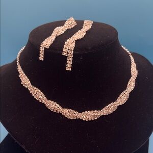 #0095.  Elegant Silver Twisted made with Swarovski Crystal Necklace